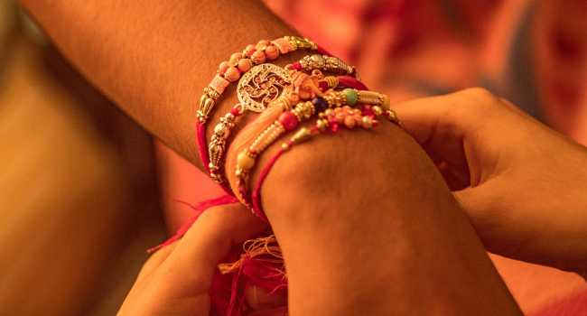 Interesting ways to celebrate Raksha Bandhan with siblings 