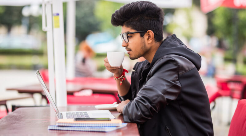 students make money online